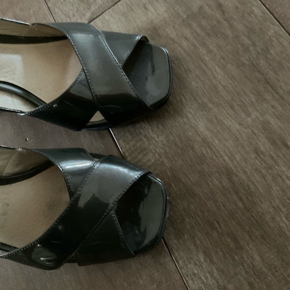 Facade Heels - Picture 2 of 3